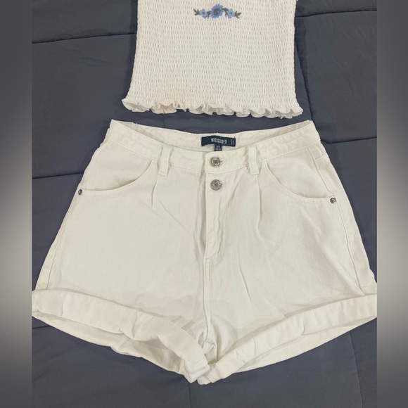 MISGUIDED White high waist shorts size small //4 EUC - Picture 5 of 14